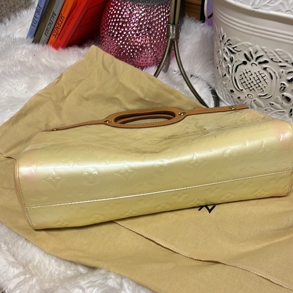 Authentic LOUIS VUITTON DUNE MONOGRAM VERNIS ROXBURY - Picture 9 of 16